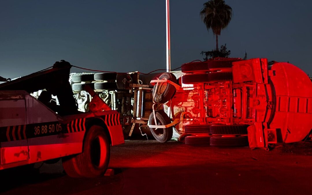 Accidente: Pipa Volcada en la Carretera a Chapala, Cerca del Aeropuerto de Guadalajara