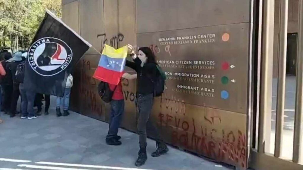 Ataque a la Embajada de Estados Unidos en México: Reacciones tras la Captura de Nicolás Maduro | VIDEO
