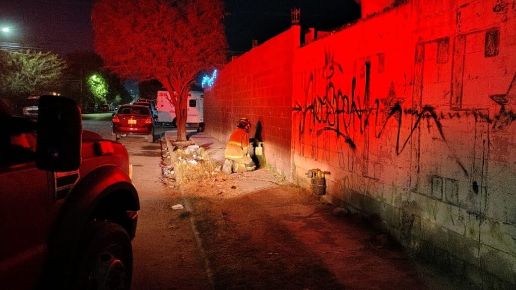 Incendios en Torreón: Un hombre causa caos al incendiar medidores de gas y vehículos