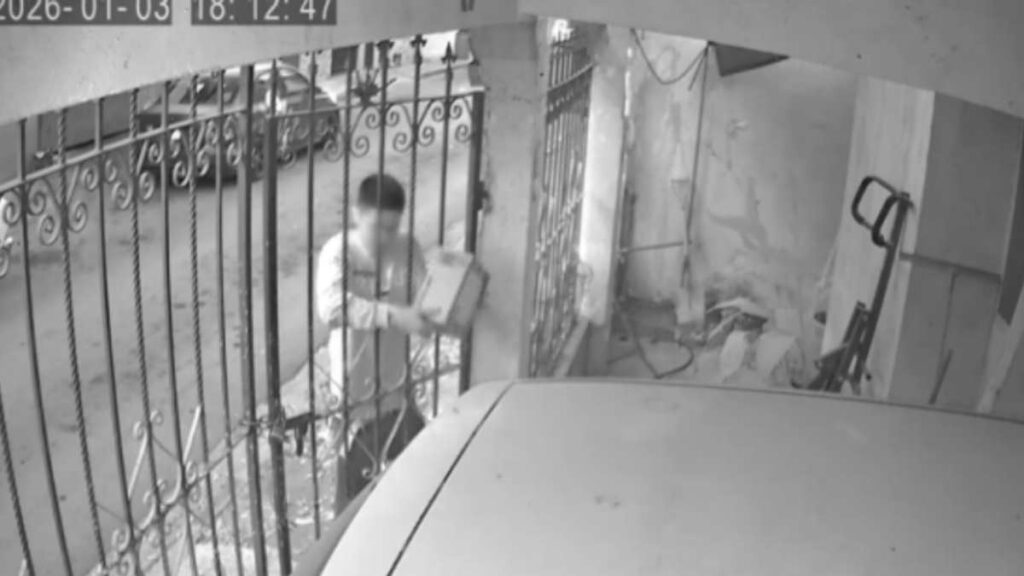 Robo de Paquete de Amazon en Monterrey: Joven Captado en Video
