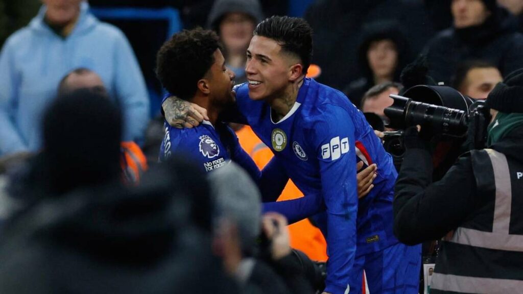 Enzo Fernández Salva el Empate del Chelsea ante el Manchester City en un Partido Dramático