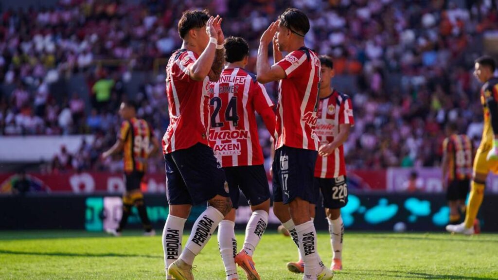 Chivas Brillan en la Copa Pacífica: Victoria Contundente ante Leones Negros en la Pretemporada