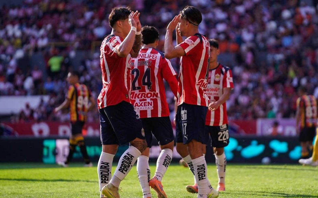 Chivas Brillan en la Copa Pacífica: Victoria Contundente ante Leones Negros en la Pretemporada