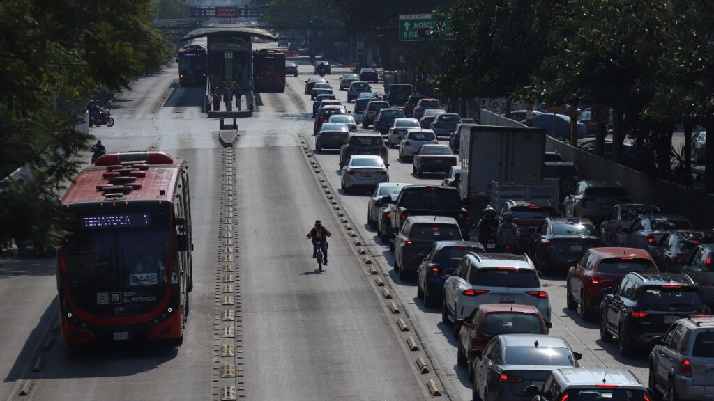 Hoy No Circula en CdMx y Edomex: Autos que Descansan Este Lunes 5 de Enero de 2026