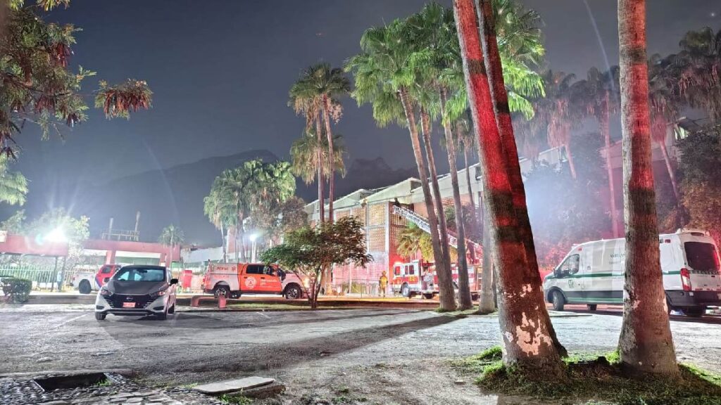 Movilización en Monterrey tras el incidente de un joven en el edificio de la clínica 26 del IMSS