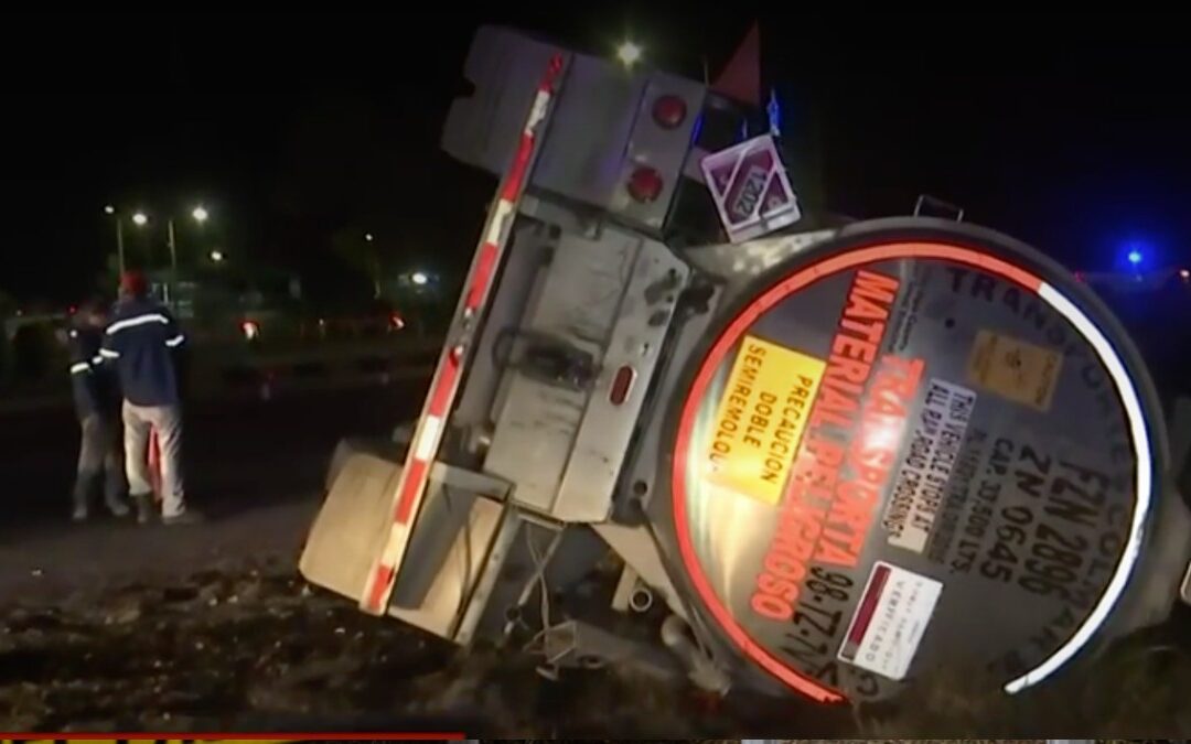 Volcadura de Pipa con Diésel en Lerdo Activa a Cuerpos de Emergencia