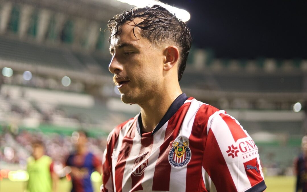 Chivas Confirma la Salida Oficial de Alan Mozo: Un Adiós Emocionante