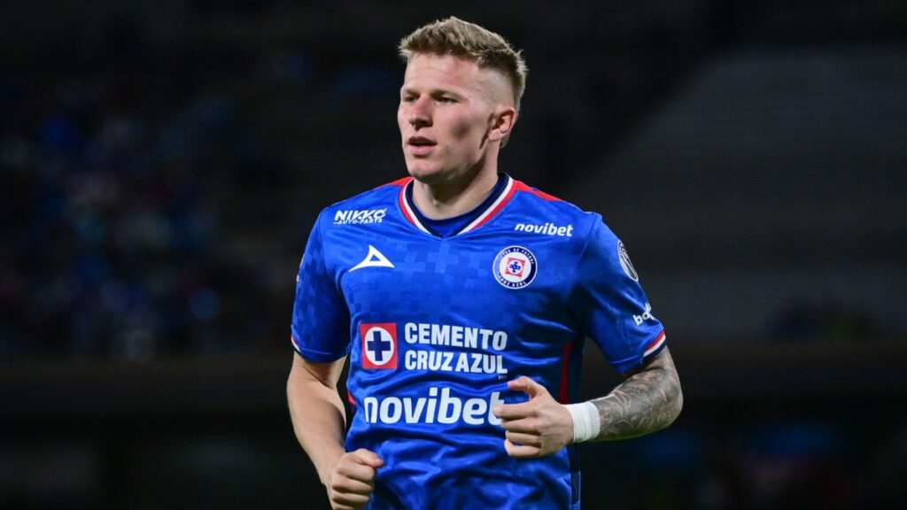 Mateusz Bogusz Regresa a Cruz Azul: Una Nueva Etapa Tras Siete Días de Ausencia