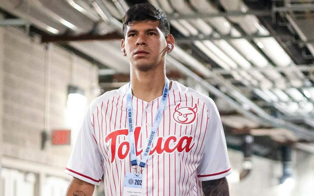 Pumas Avanza en el Fichaje de Robert Morales: Negociaciones con Toluca en Marcha