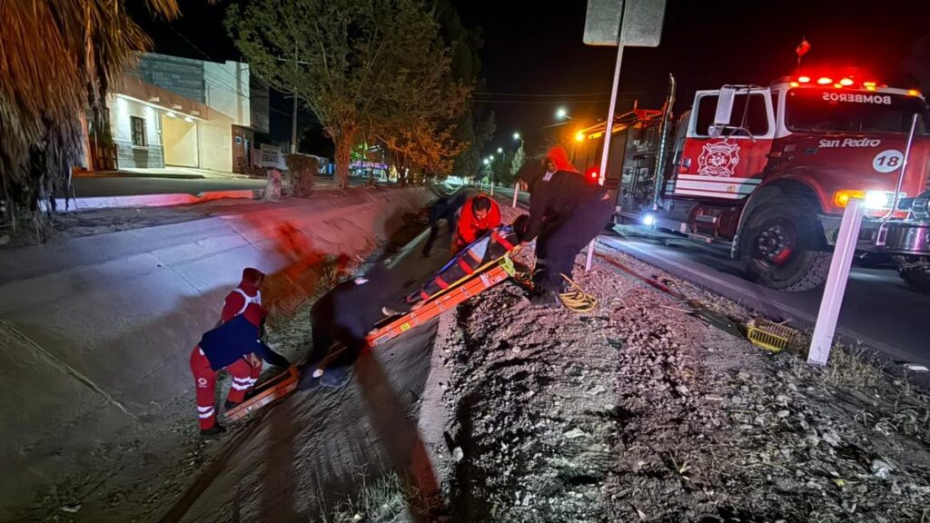 Accidente de motociclista en San Pedro: Rescate heroico tras caer en canal de riego