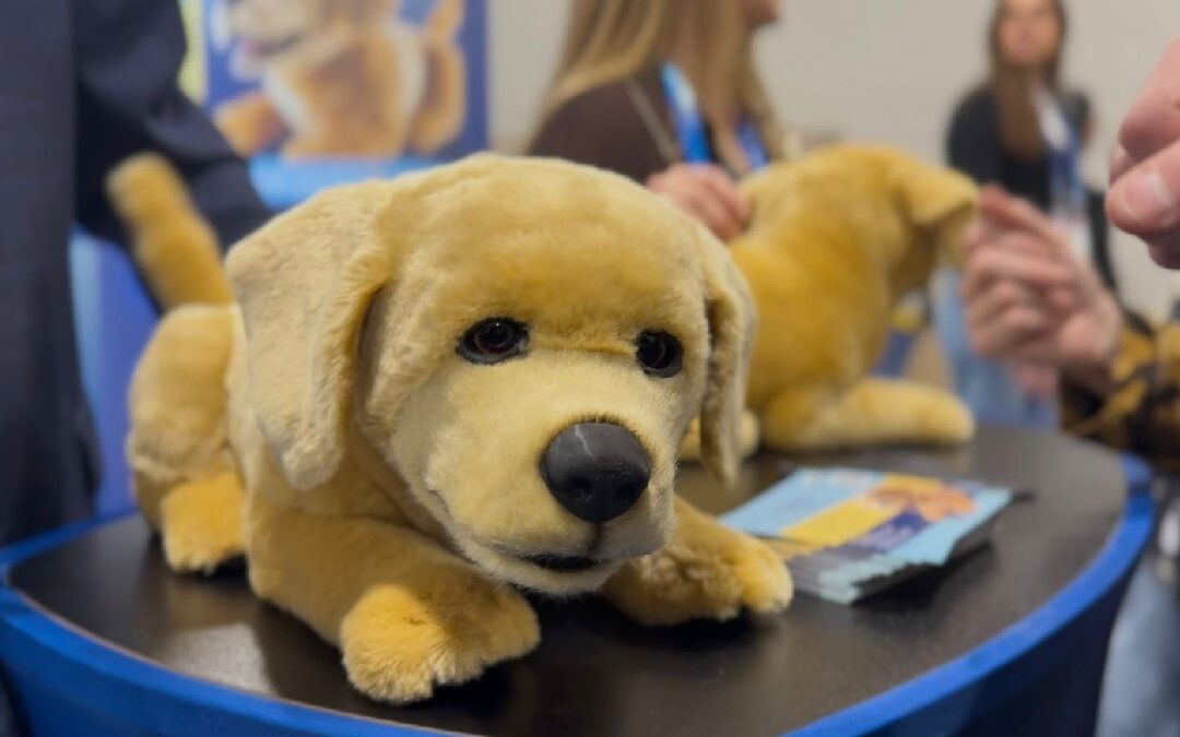 Descubre Tombot Jennie: El Perro Robótico Interactivo que Revoluciona la Asistencia Emocional en Los Ángeles