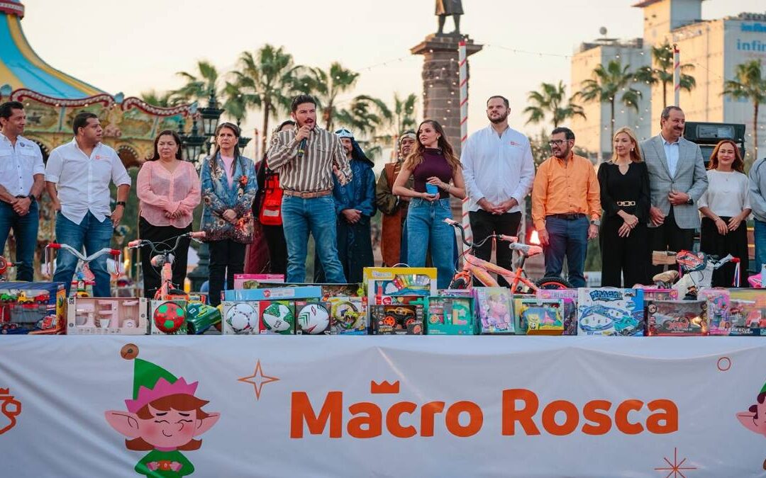 Festejan el Día de Reyes en Nuevo León con una Grande Macro Rosca y Regalos para Niños