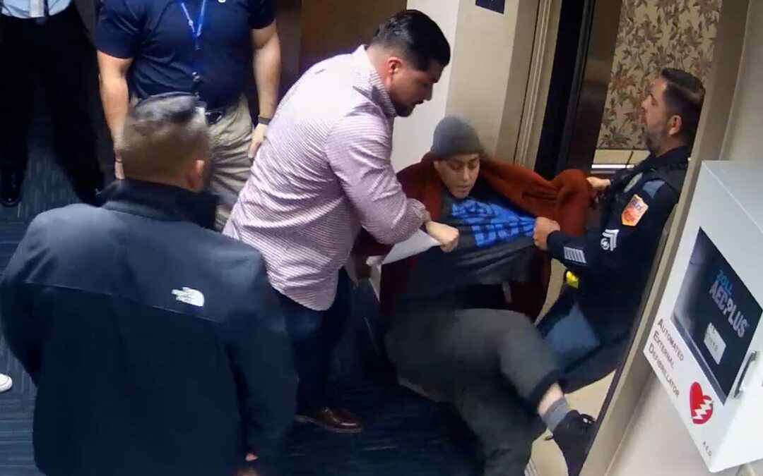 Incidente EP Water: Videos Revelan el Arresto de Natasha Acevedo Durante una Reunión