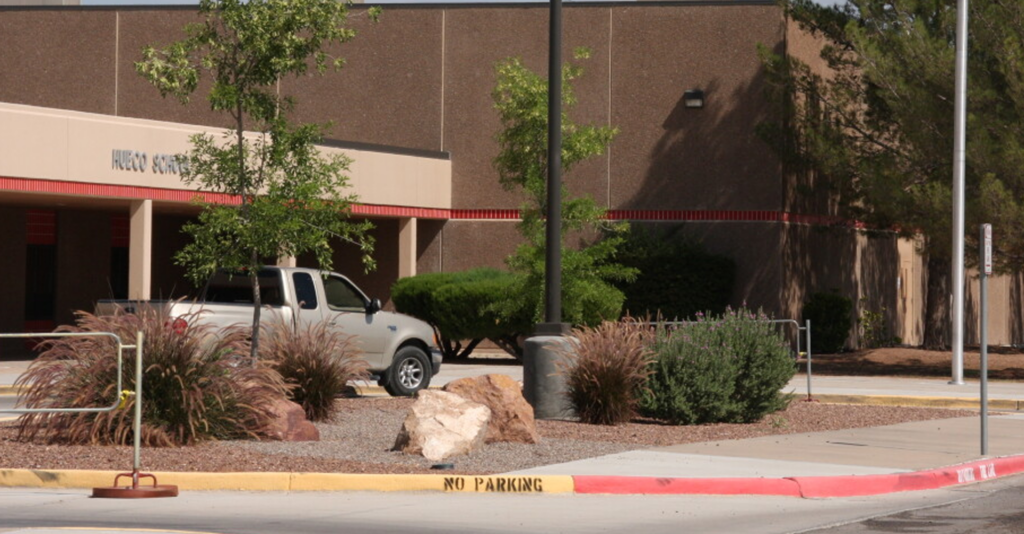 Escuela Primaria de El Paso Activa Protocolo de Seguridad por Olor Inusual y Humo Azul